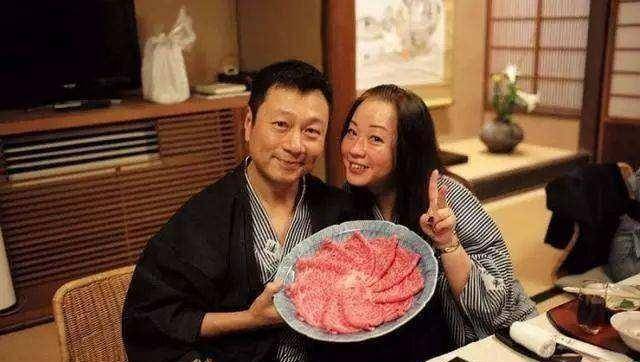 28岁娶相恋十年女友,54岁与二婚妻子恩爱19年_黎耀祥_前妻_观众