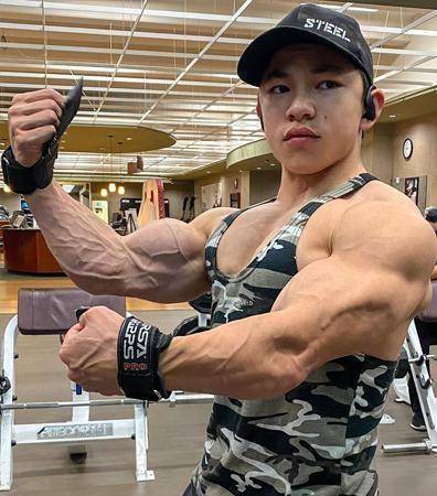 地表上最强的那个少年,15岁成健美冠军,并收获百万粉丝_肌肉_训练