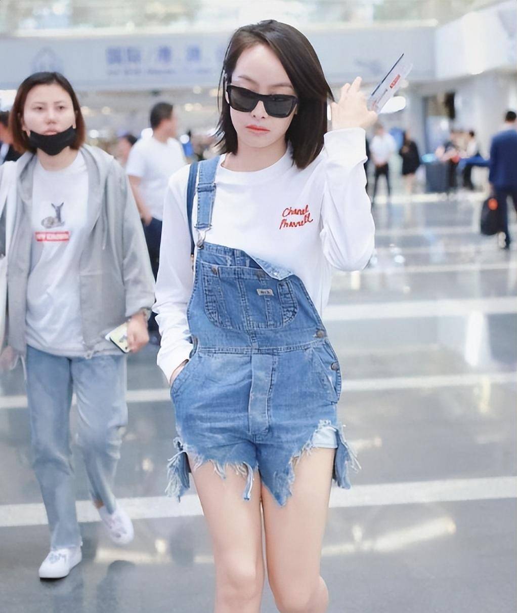 "破烂"牛仔短裤搭配白色毛衣,宋茜变身绝美女王!_衣服_时尚_魅力