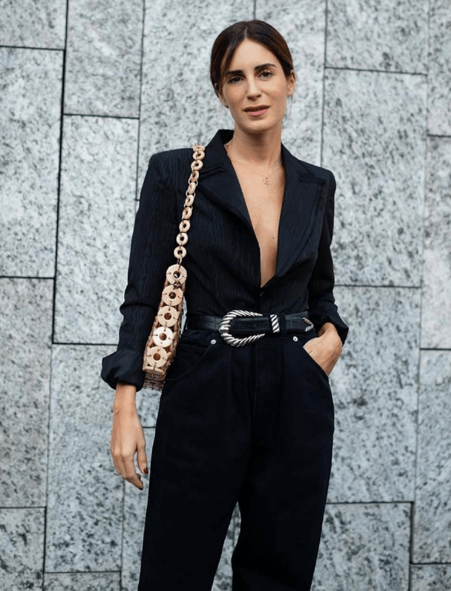 西班牙时尚博主gala 将不羁的灵魂及浪漫风格完美融合_黑色_带着