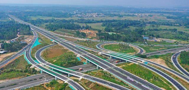 记者汪承贤摄据介绍,该项目起点位于文昌市文城镇,与g9812文琼高速