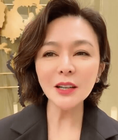 舒淇,郭美女为萧敬腾新店送祝福,舒淇打扮的清新脱俗,碧婷发福_关之琳