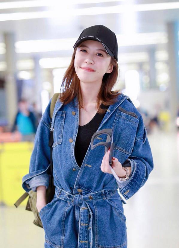 李金铭一身连体装更有贵族感,牛仔搭配很有气质,时尚还挺高级的_休闲