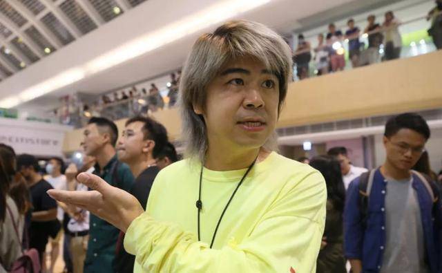 香港男星自曝天王巨星曾邀妻子去酒店,网友激烈讨论锁定嫌疑人_林俊杰