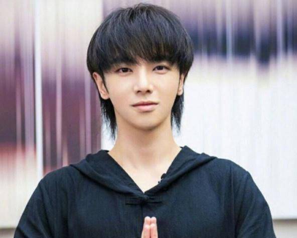 《快男》出身的华晨宇这几年在华语乐坛一直都是一个比较有代表性的