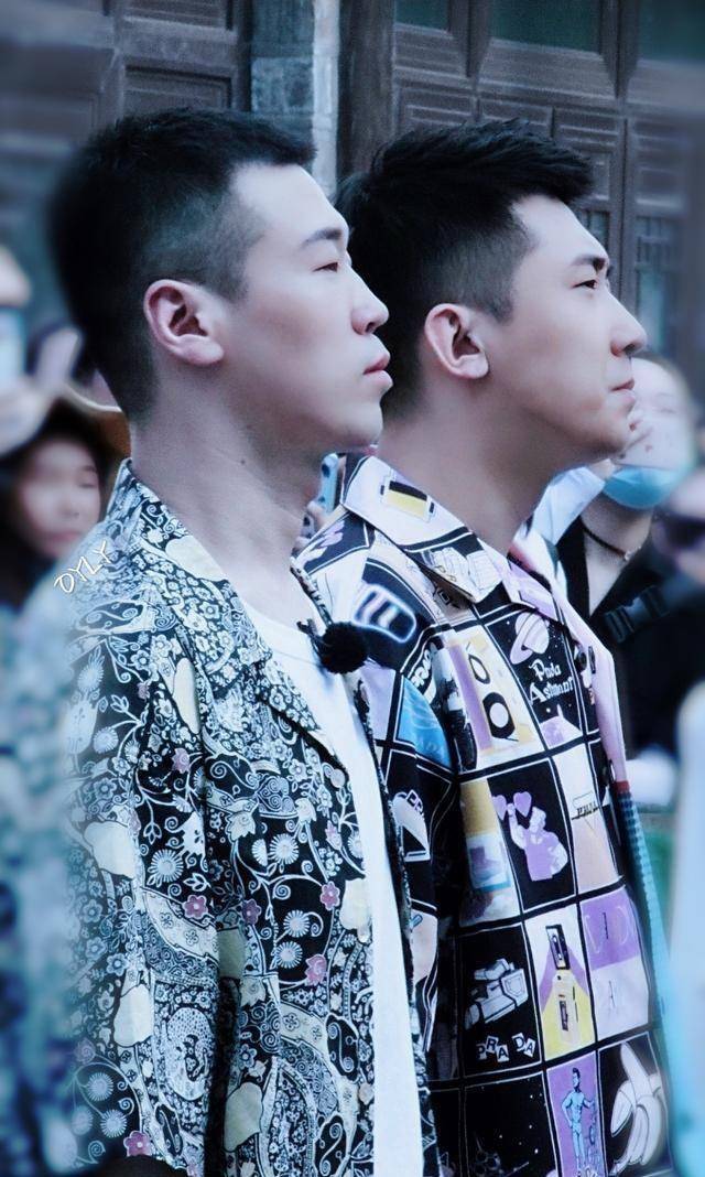 德云社团建,角儿们求赞,张云雷喜提杨九郎签名照,还是到付_感觉_栾云