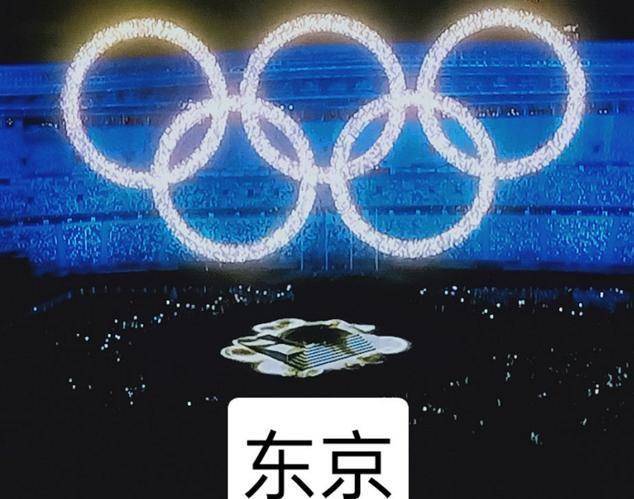 东京奥运会闭幕式惹争议,奥运五环落了一只飞蛾,再现奇葩表演!