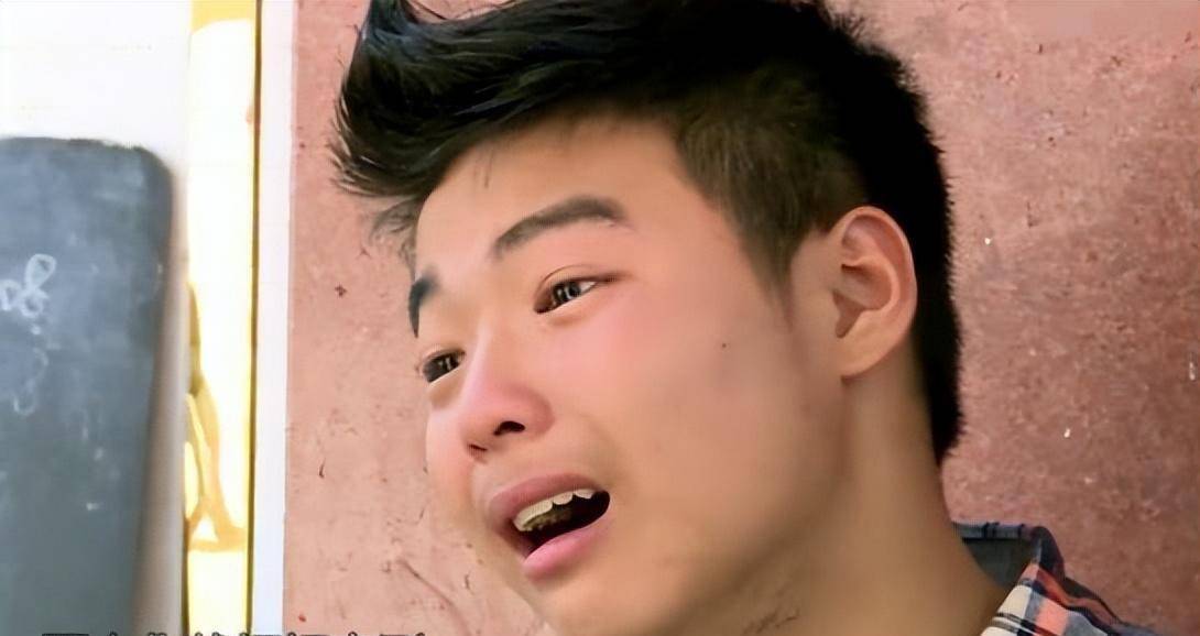 吃10万块的虫草,14岁男孩却对富豪父亲拳脚相加,穷养错了吗_梁佳铭