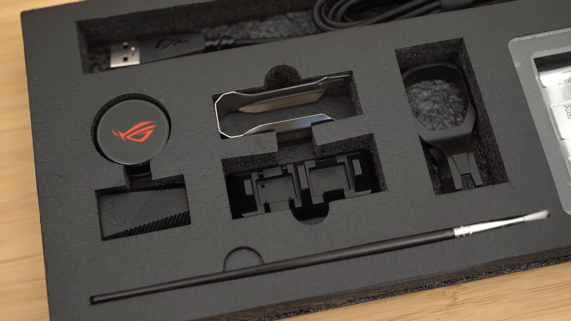 rog 23年最热键盘——夜魔体验 做工 颜值 灯效 1800的价格靠谱吗?