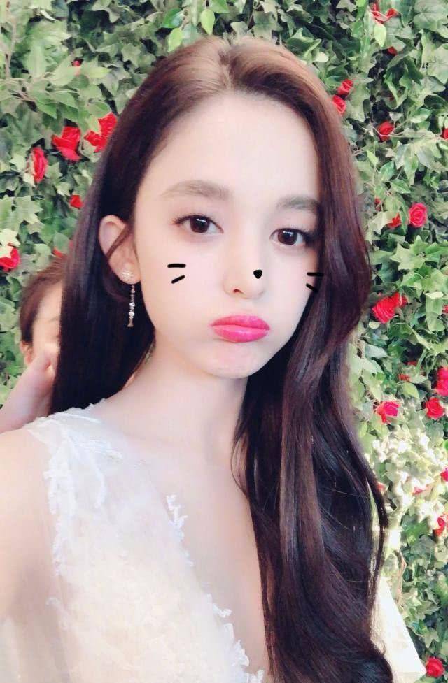 古力娜扎和欧阳娜娜罕见同框,欧阳娜娜侧脸被娜扎吊打,真假女神_对比