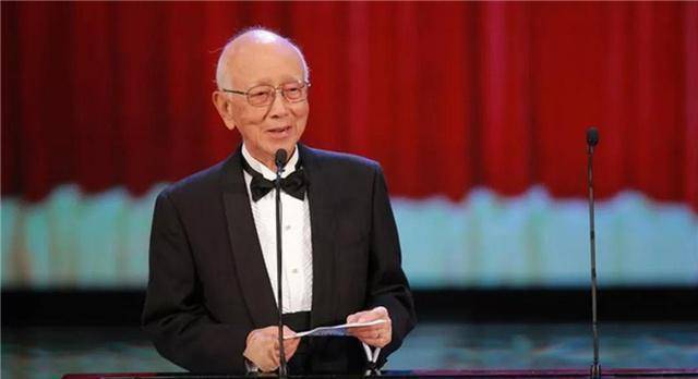 对比一下历届终身成就奖获得者,你就会明白了_金像奖_电影_张鑫炎