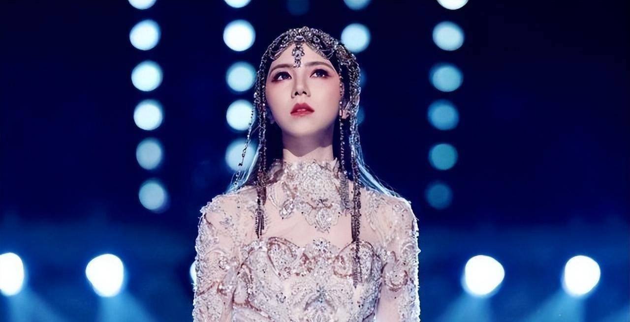 邓紫棋一口气唱完三首歌,网友直呼:女神的歌都听不够,再唱几首吧.