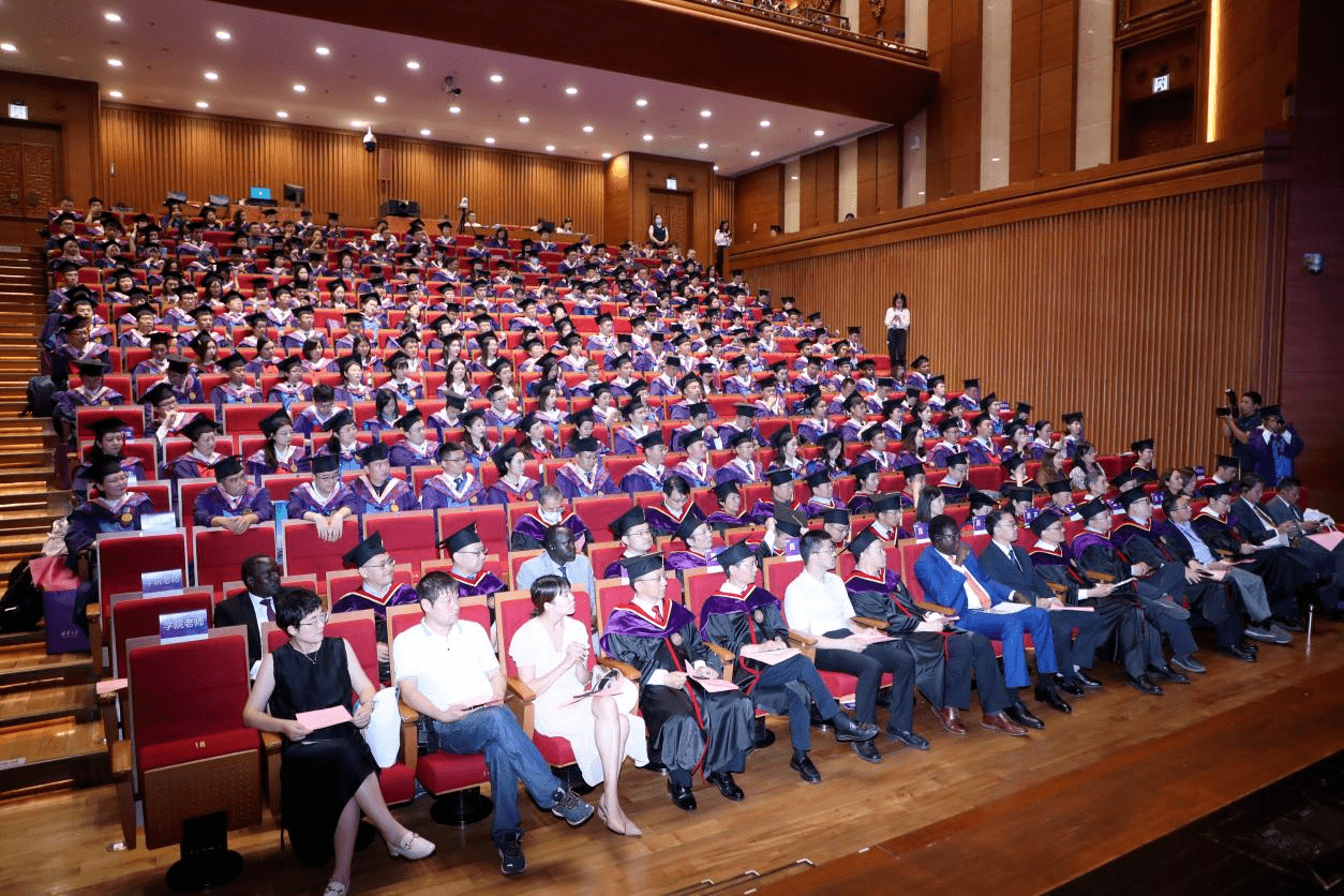 清华大学公共管理学院2023年毕业典礼顺利举行_毕业生_学位_同学