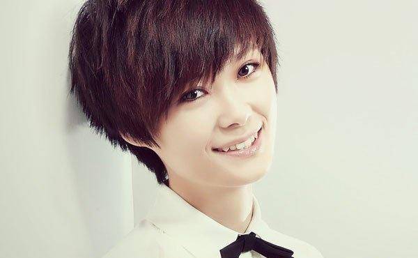 李宇春实力cos,被评电影节最佳着装,网友:好大一只鸟!_造型_羽毛_个性