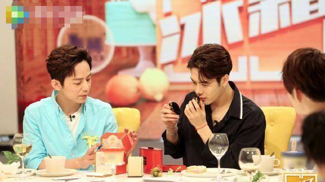 感觉自己活得像乞丐,看宋小宝的冰箱,瞬间变富豪_戚薇_何炅_王嘉尔