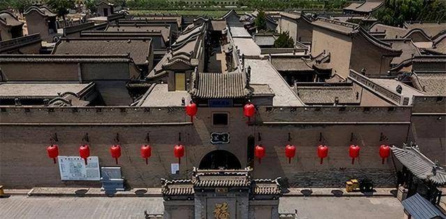2019年乔家大院摘牌：一夜之间，1050平店面被腾退，服务员大换血