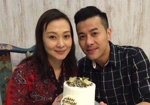 54岁的谢天华早在2005年就娶了经纪人李天恩,两人有一儿一女.