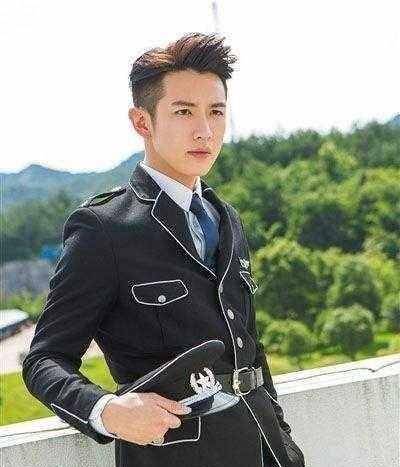 接着柯震东拍了第二部复出之作,也就是他的首部电视剧《舞樱》,受吸毒