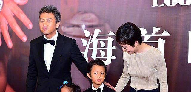 邓超一家四口走红毯,为了宣传新电影,超哥真是操碎了心_孙俪_带着
