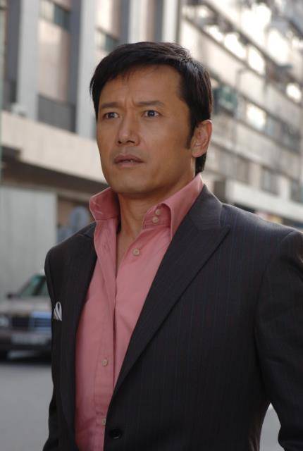 苗侨伟一家三口团聚!