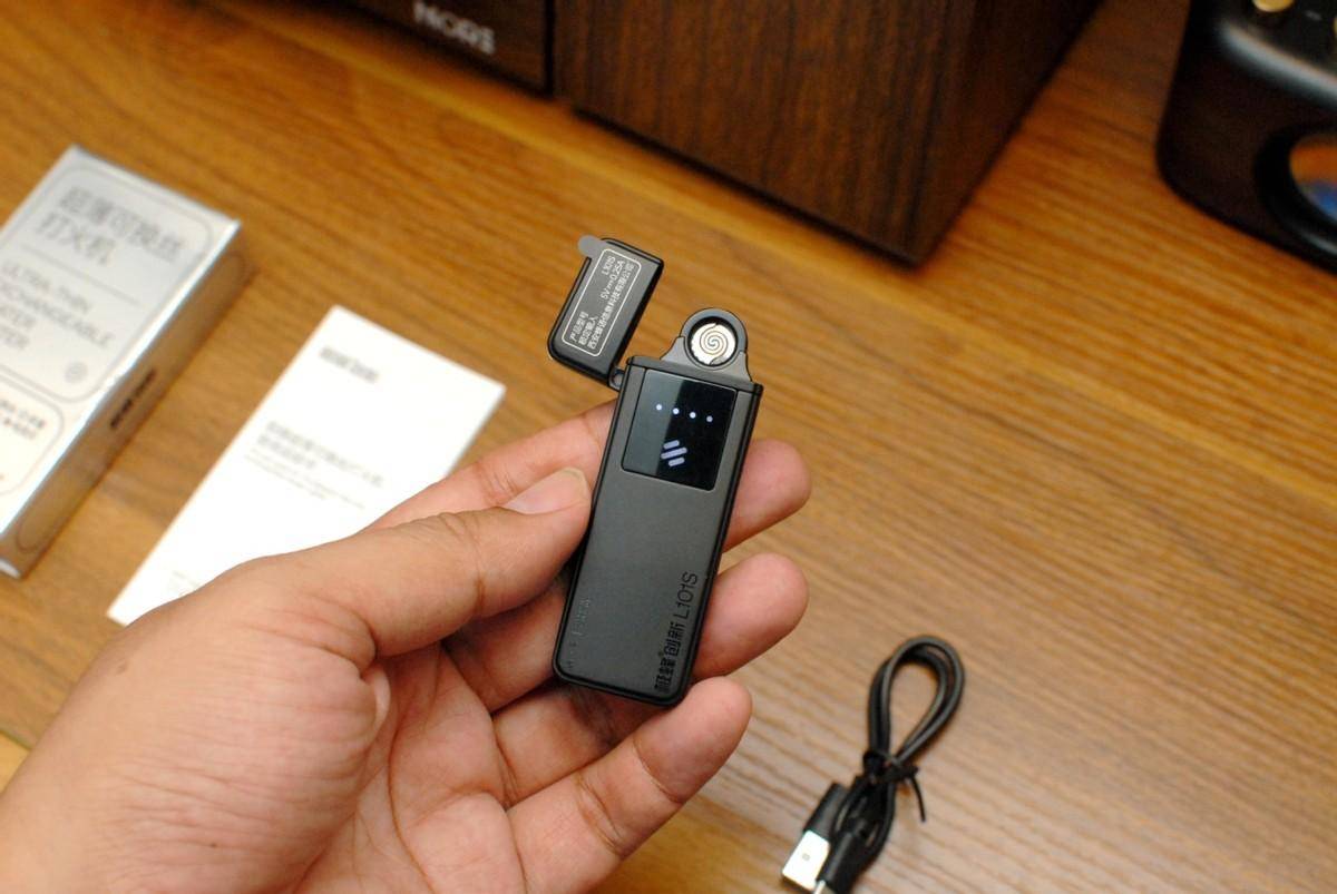 不管你抽不抽烟,这款超薄可换丝充电打火机必须得有