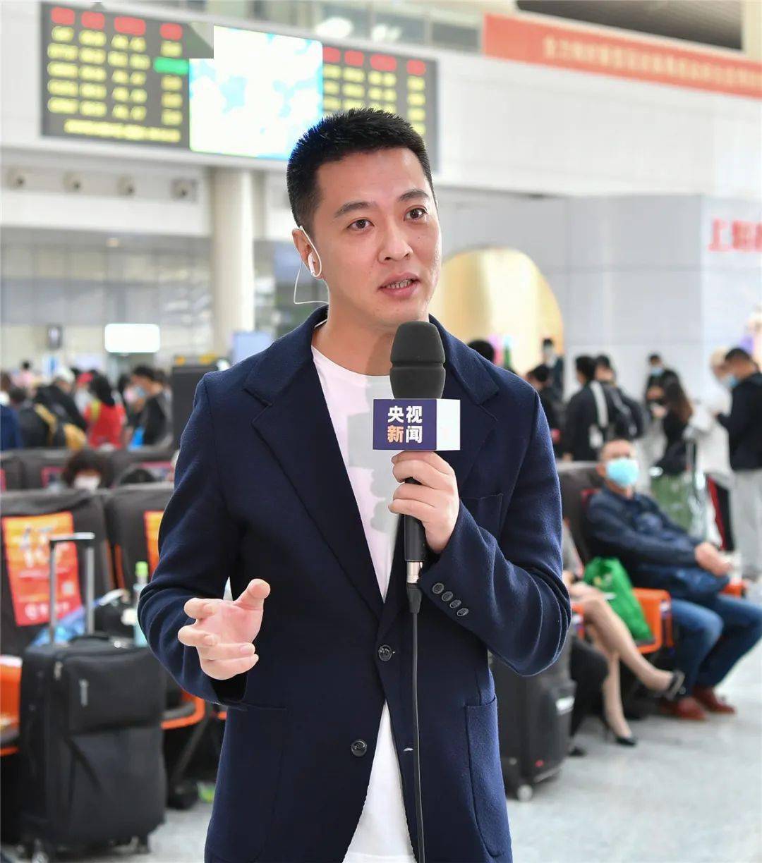 央视著名主播顾国宁:父亲病逝后他又离婚,人生与风霜共舞_表达能力