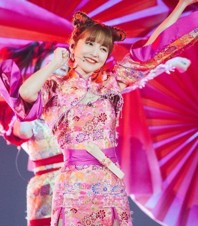 万茜宁静都成了蓝盈莹,赢成了众人的目的_舞台_李斯丹妮_姐姐