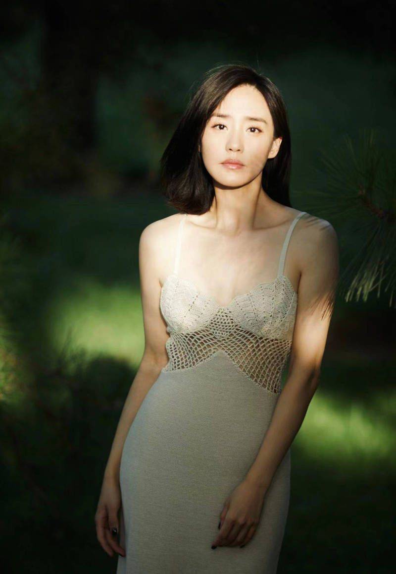 王智夏日写真展现优雅魅力,惬意心情溢于言表_照片_人们_事业