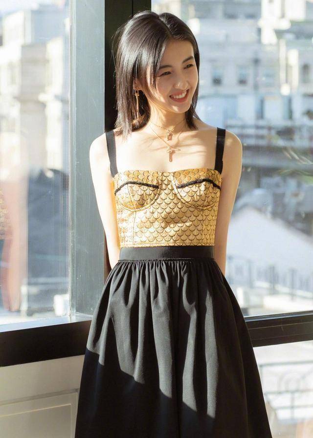 邻家小妹张子枫身材纤细,美成小仙女,她靠什么保持身材的?