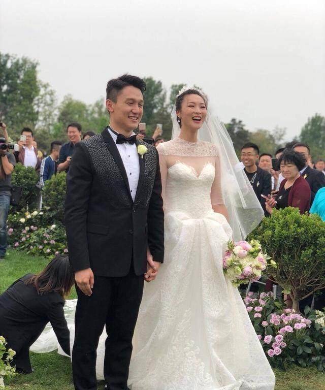 人气女排惠若琪浪漫大婚伴娘团引关注,身高180的伴郎团都弱爆了_祝福