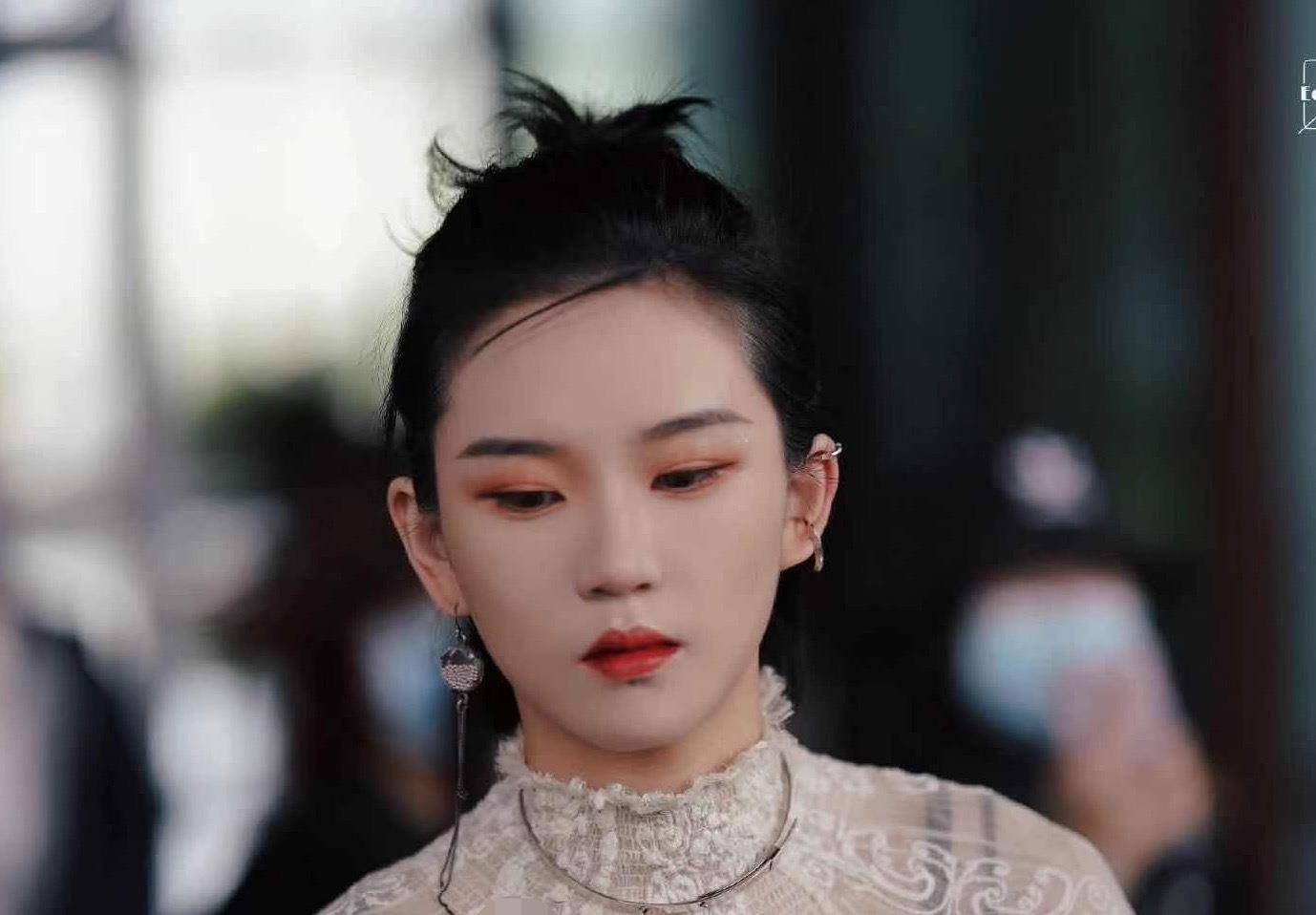 the9陆柯燃美貌被严重低估,丸子头扎发造型解锁女人味,太好看啦_中性