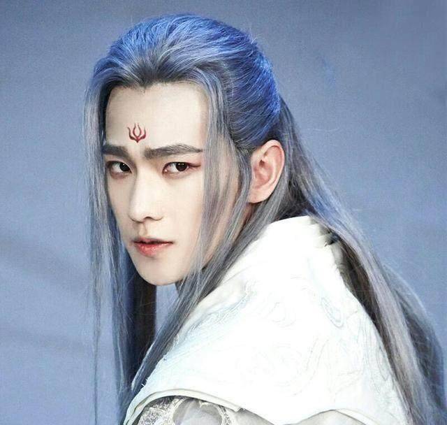 让人过目难忘的古装白发男神,马天宇太惊艳,东华帝君不及杨洋!