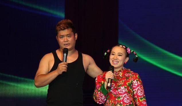 可惜自己对二人转的天分有限,而王金龙与他的姐姐王金凤则对二人转很