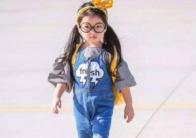 阿拉蕾:4岁赚钱养弟弟,在缺爱的环境带泪成长,现状却令人心疼_董力