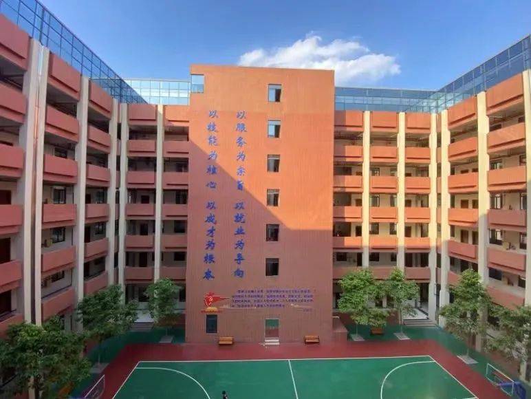 佛山市现代商贸技工学校_佛山学化妆学校_形象设计专业