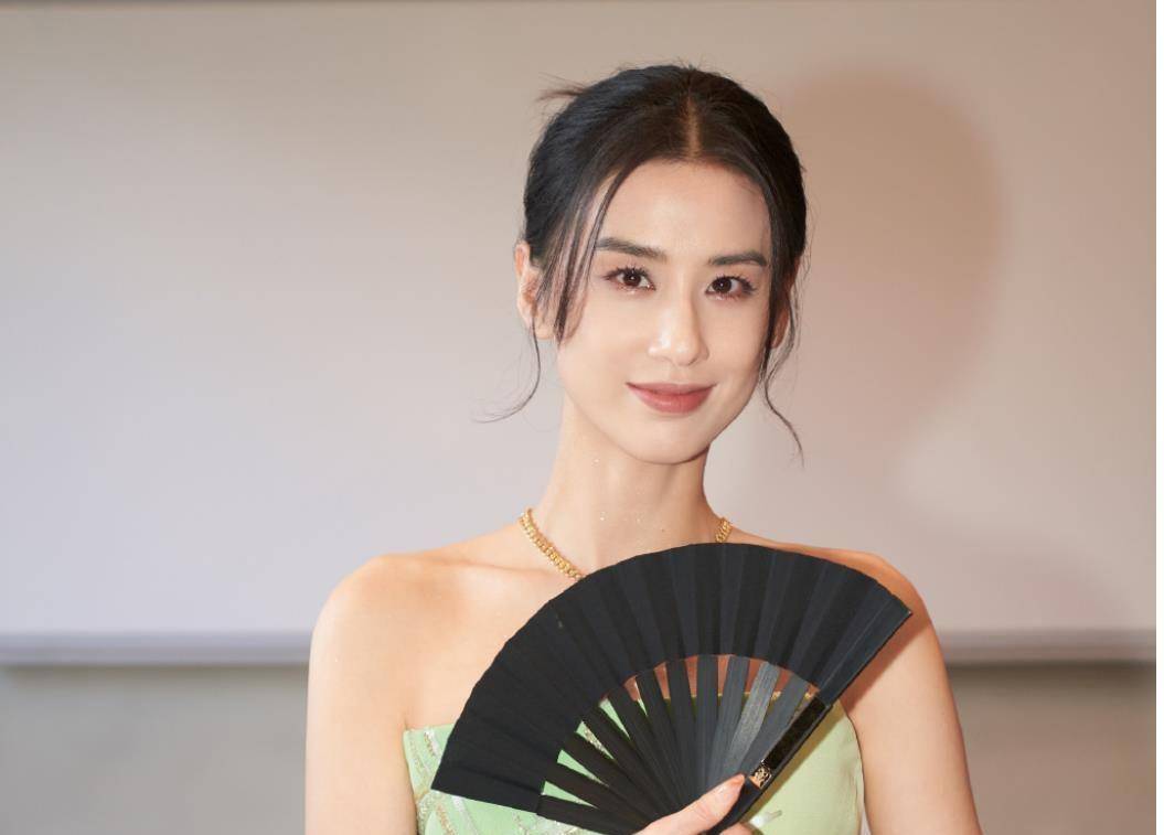 黄圣依半退圈了,但她的生活依旧很幸福,跟杨子结婚多年,夫妻感情一直