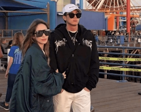 萧亚轩和小16岁男友分手,感情破裂早有端倪_网友_黄皓_男方