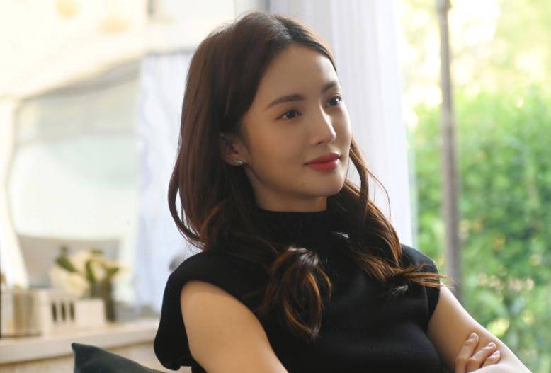 《北辙南辕》是冯小刚导演重磅推出的女性群像剧,其中"戴小雨"角色也