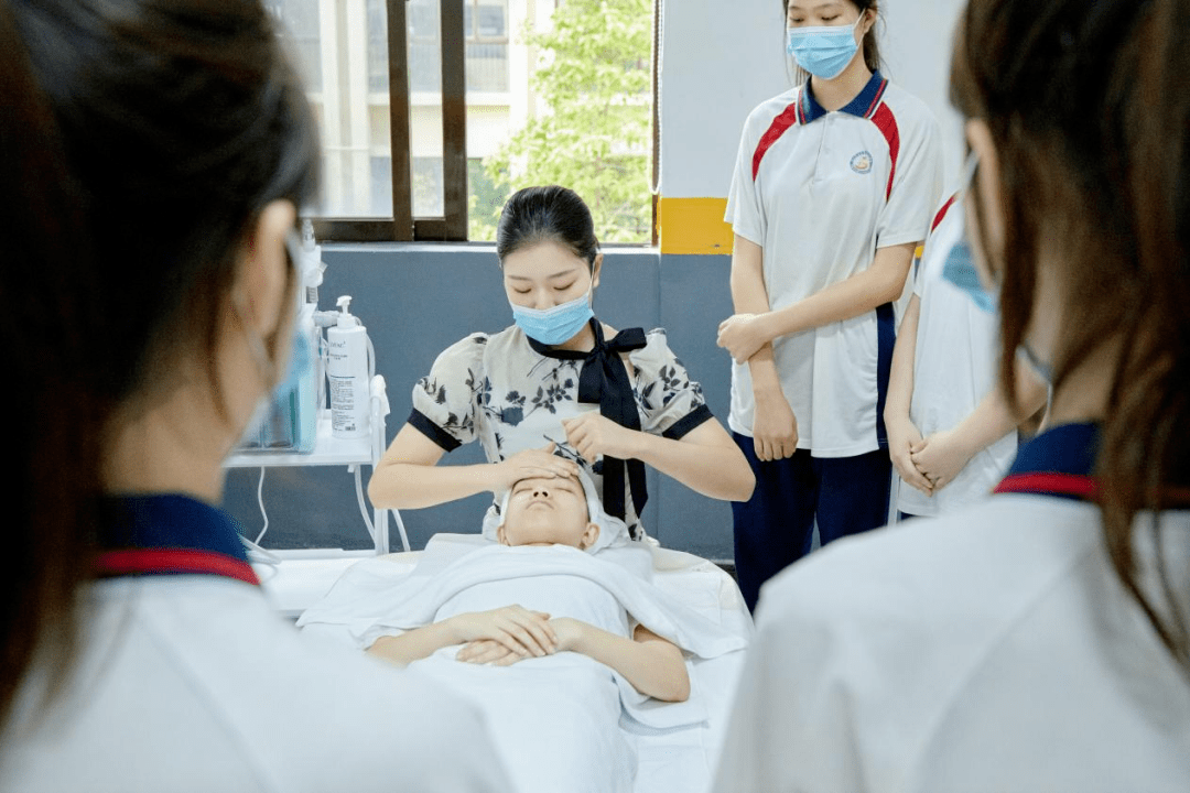 佛山市现代商贸技工学校_佛山学化妆学校_形象设计专业