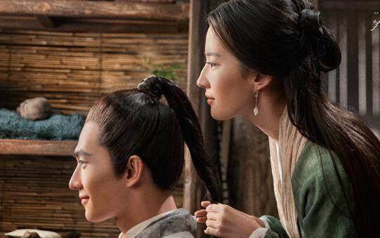 同样的刘亦菲,杨洋吴亦凡算不相伯仲,旗鼓相当,那么影版《三生三世》