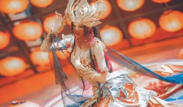 小姐姐cos《斗破苍穹》美杜莎,揭开面纱后,网友:是心动的感觉_装饰
