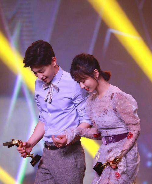 杨紫"逼"马天宇,任嘉伦等好友帮自己宣传新戏,可秦俊杰却没发_微博