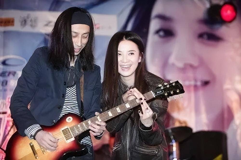 已经跟导演在一起5年了,如今42岁了,依然单身_宋佳_音乐_张黎