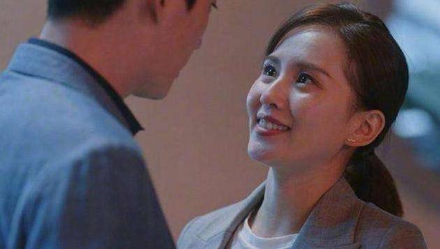 新剧《亲爱的自己》开播:刘诗诗朱一龙19秒吻戏上热搜,口碑褒贬不一