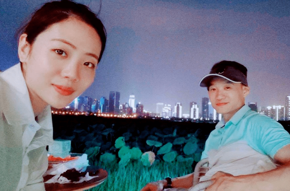 杨威杨云婚变风波后同框,承认婚姻没那么光鲜亮丽,夫妻相处艰难_老婆