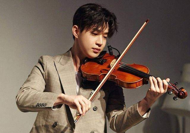 音乐才子刘宪华,双钢琴弹唱《faded》,难怪黄磊和何炅那么宠他_生活