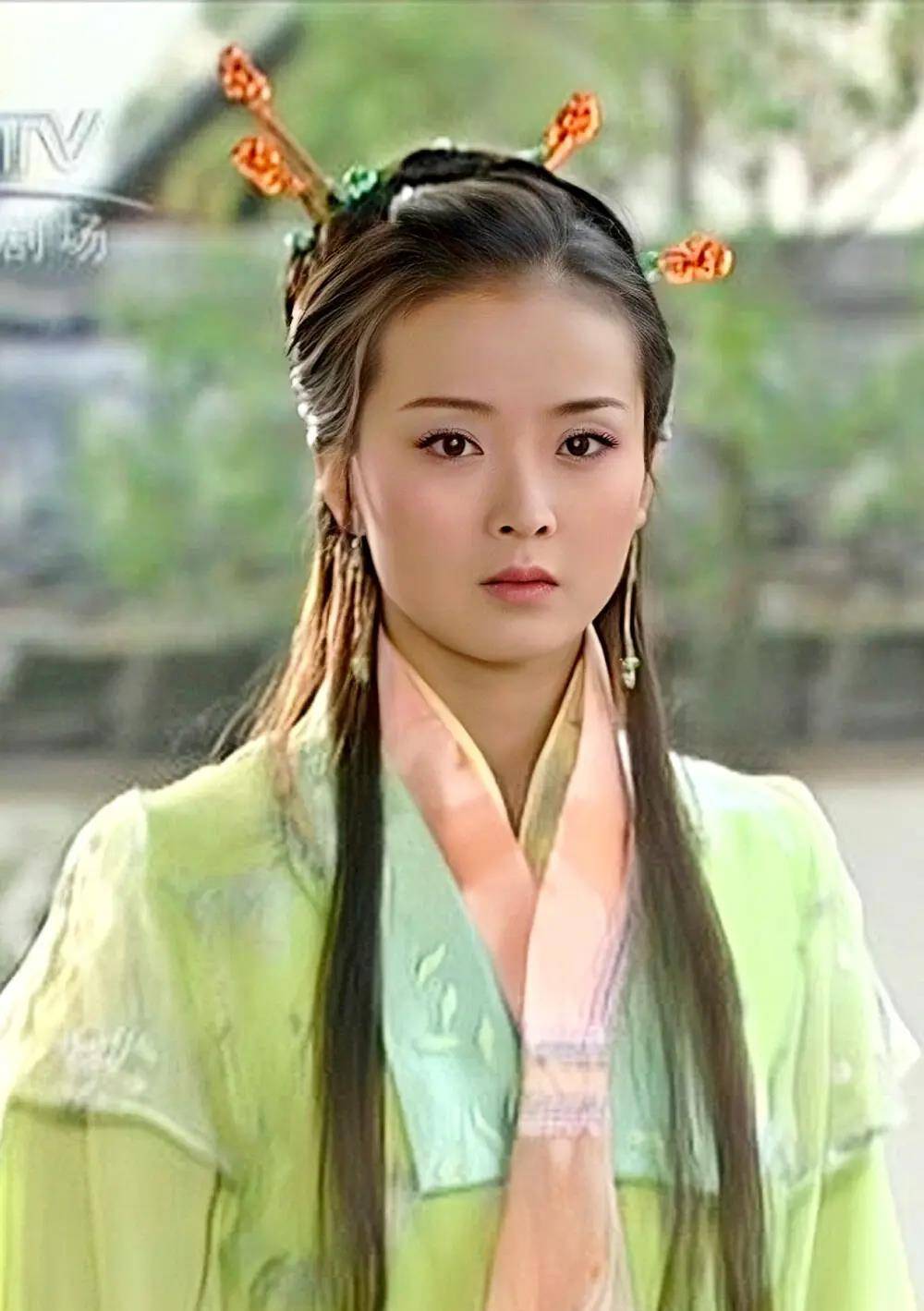 在节目里我们仍然可以通过王艳那颤抖的双唇感受到她当时的无奈与悲伤