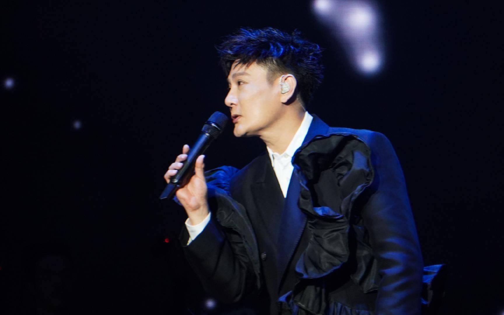 2023张信哲郑州演唱会_歌迷_音乐迷_是一种