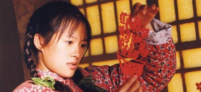 叙事首尾结合,黑白与彩色交织,《我的父亲母亲》微小处潸然泪下_招娣
