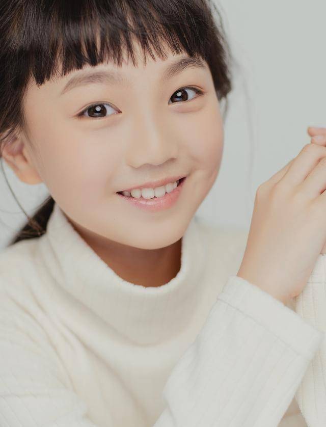 越长大越漂亮,小山竹近照美得不像话,邓伦看了也要被闺女美到_女儿